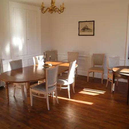 D'hotes Chateau De Damigny Bed & Breakfast 3*
