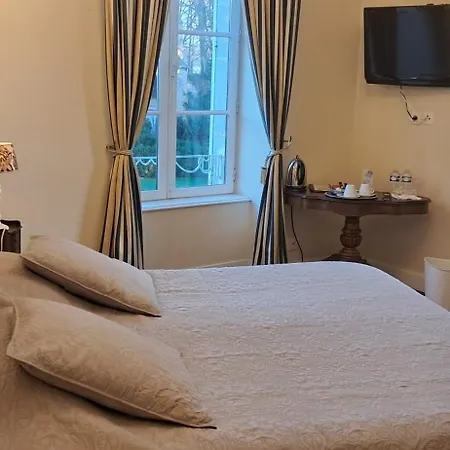 D'hotes Chateau De Damigny Bed & Breakfast