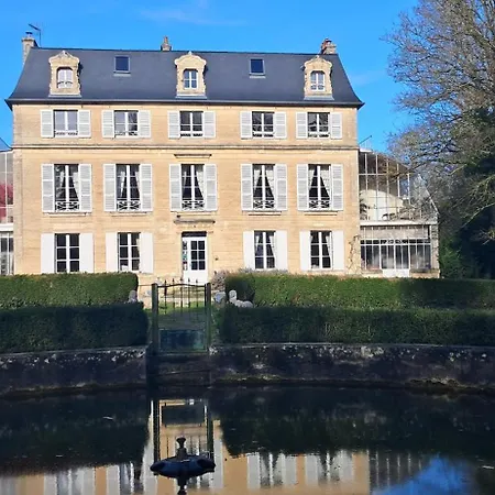D'hotes Chateau De Damigny Bed & Breakfast Saint-Martin-des-Entrees