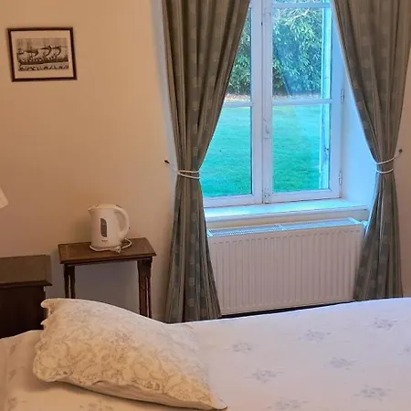 D'hotes Chateau De Damigny Bed & Breakfast