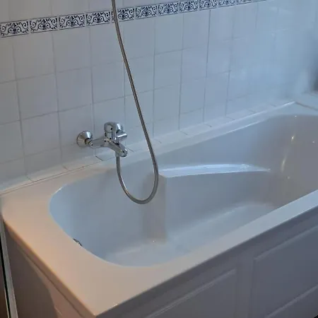D'hotes Chateau De Damigny Bed & Breakfast 3*