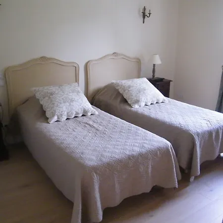 D'hotes Chateau De Damigny Bed & Breakfast 3*