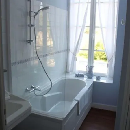 D'hotes Chateau De Damigny Bed & Breakfast 3*