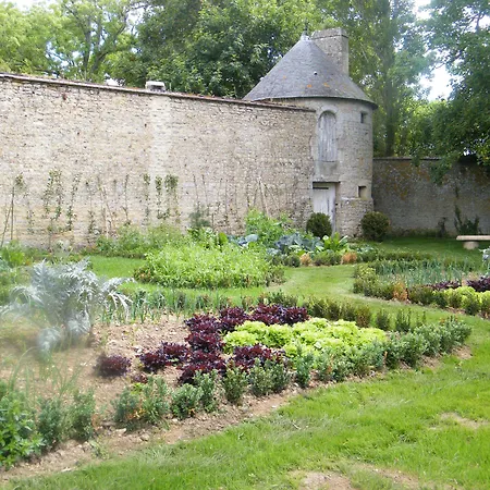 D'hotes Chateau De Damigny Bed & Breakfast 3*