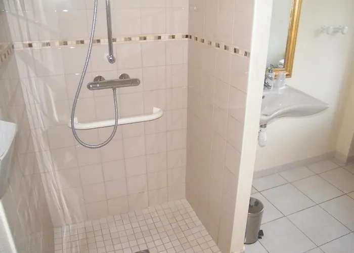 D'hotes Chateau De Damigny Bed & Breakfast 3*