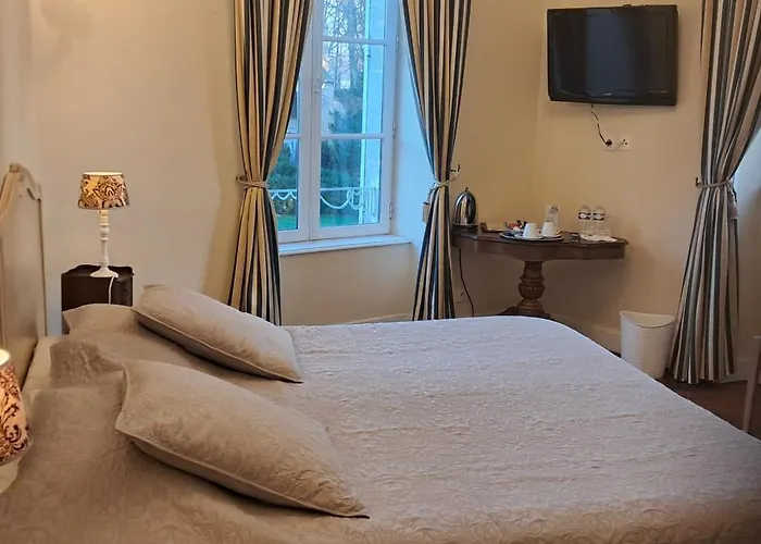 D'hotes Chateau De Damigny Bed and breakfast