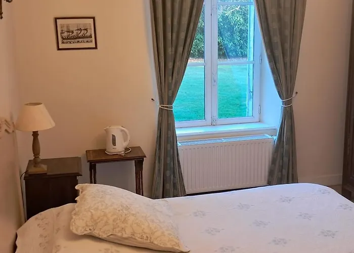 D'hotes Chateau De Damigny Bed and breakfast