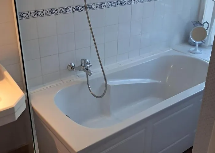 D'hotes Chateau De Damigny Bed & Breakfast 3*