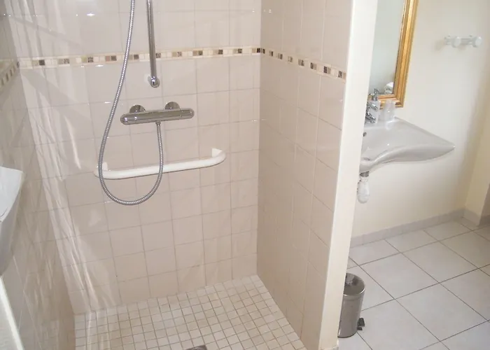 D'hotes Chateau De Damigny Bed and breakfast Saint-Martin-des-Entrées